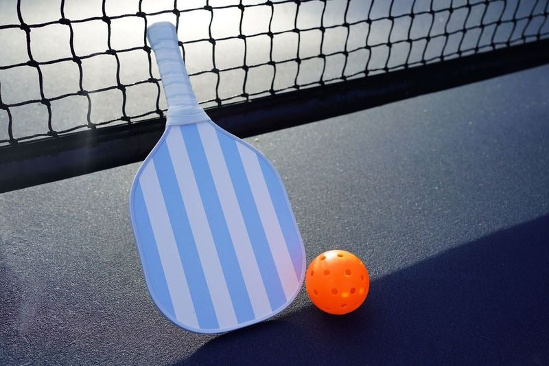 What are the different types of pickleball paddles?