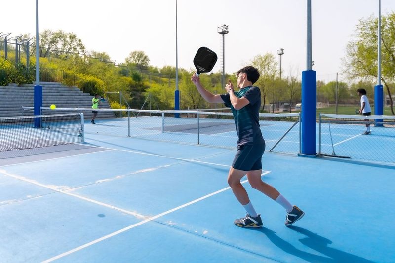 How do you score points in pickleball?