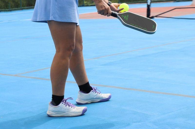 Choosing the Right Pickleball Paddle for Your Playstyle